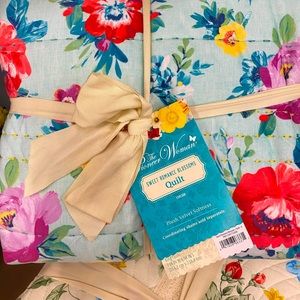 Sweet romance quilt and pillow shams